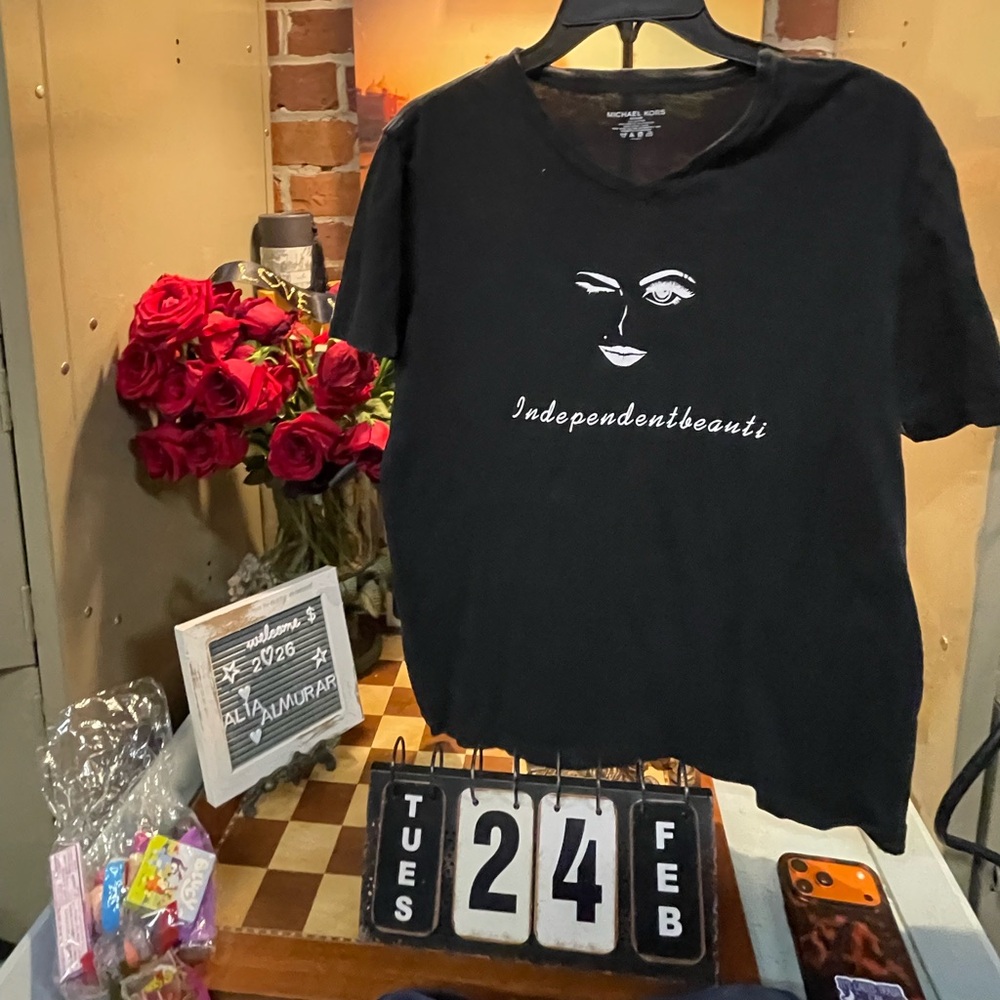 Michael Kors T-shirt with a graphic design that says "Independentbeauti". - Picture 1 of 4